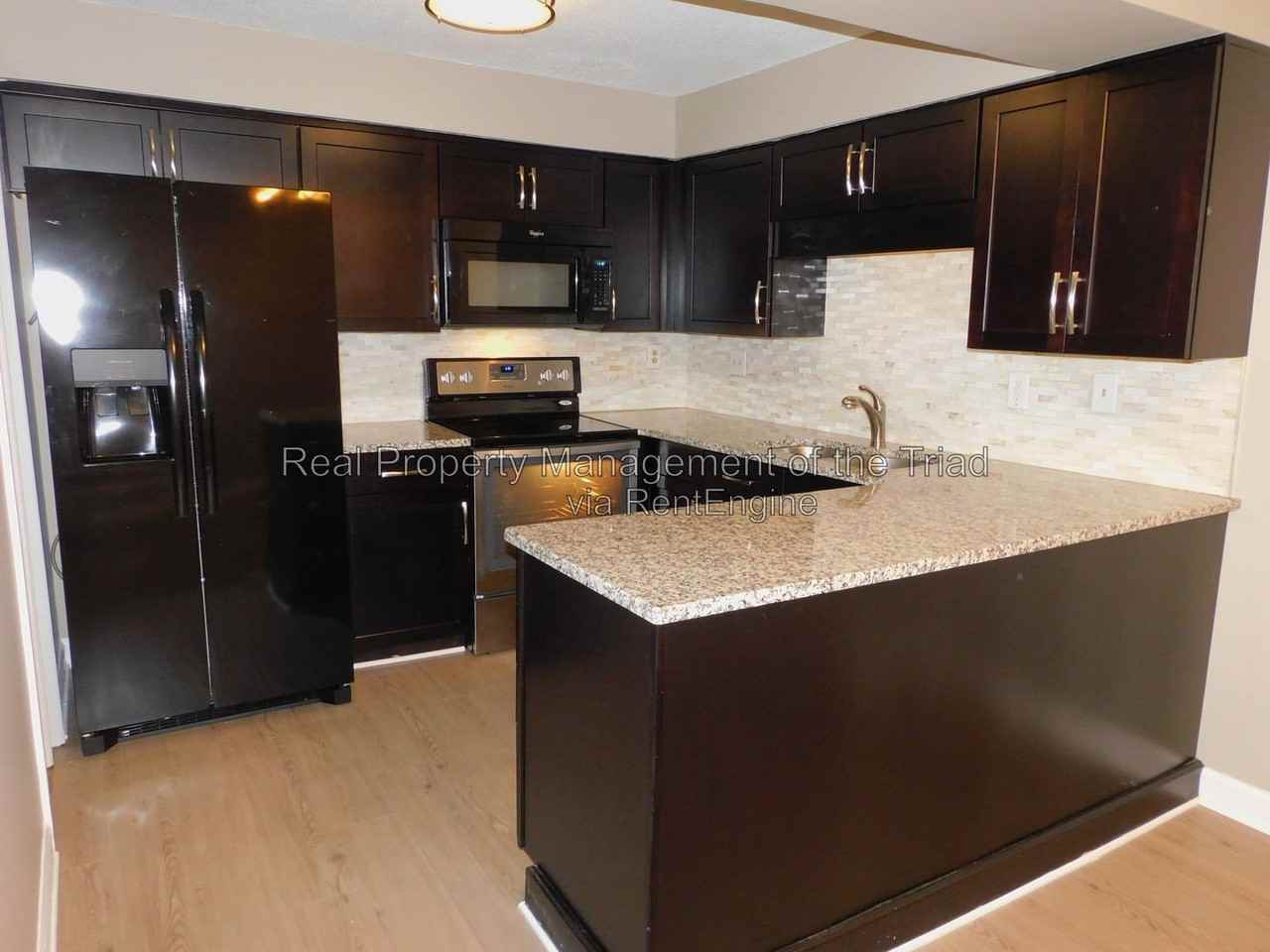805 W Mcgee St #B - Photo 5 of 24