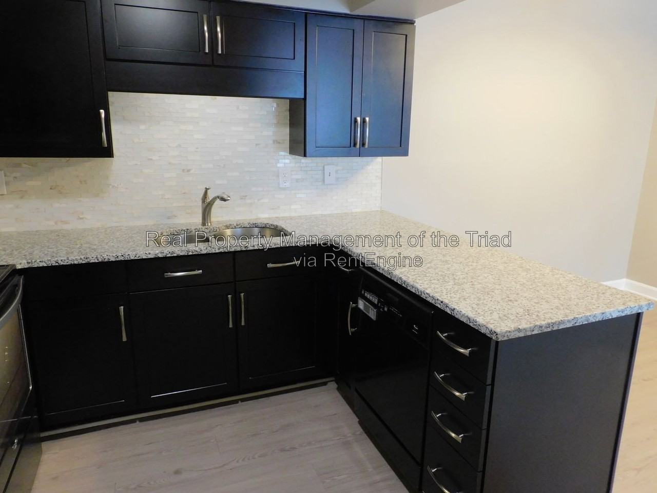 805 W Mcgee St #B - Photo 7 of 24