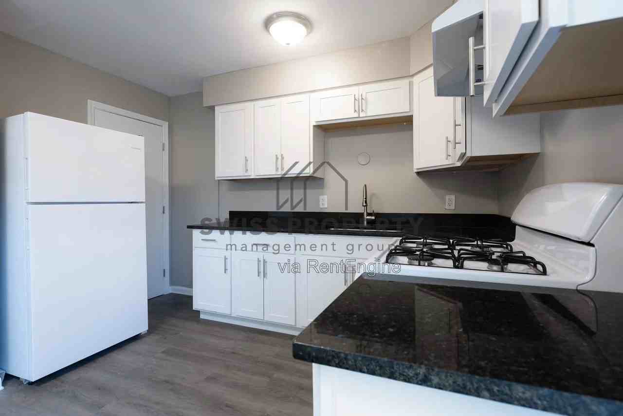 892 N Meadows Ct #L - Photo 5 of 15