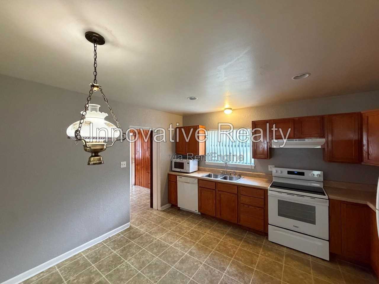 145 S Sheridan Ave - Photo 4 of 17
