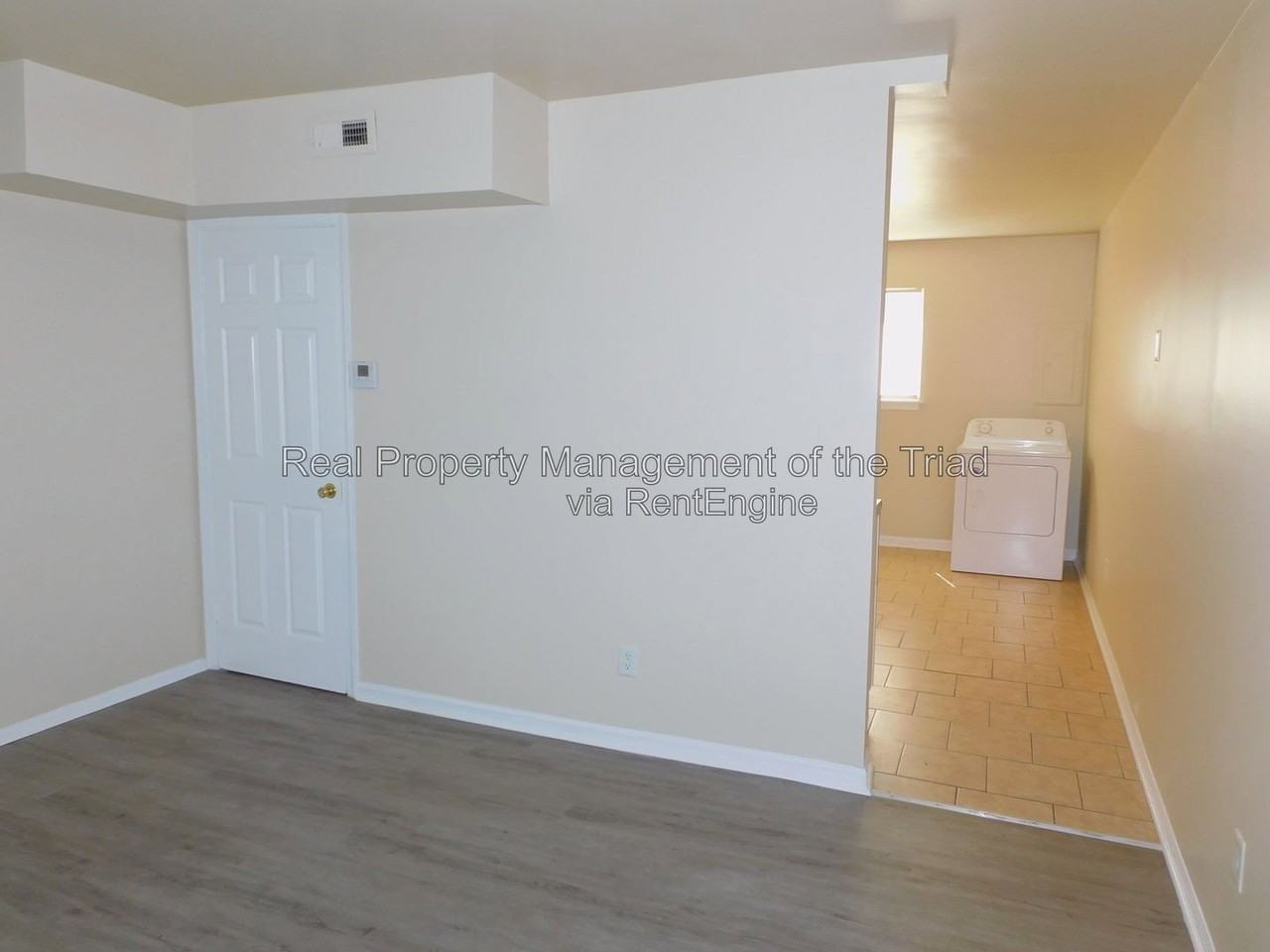 4302 Parker St #F - Photo 4 of 17