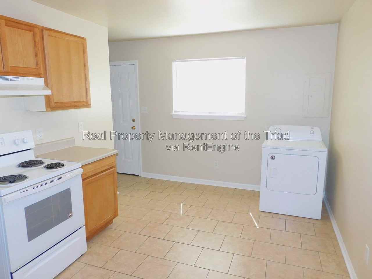 4302 Parker St #F - Photo 6 of 17