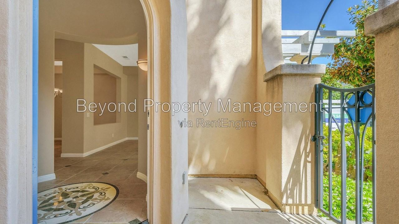 2947 Farragut Rd - Photo 4 of 27