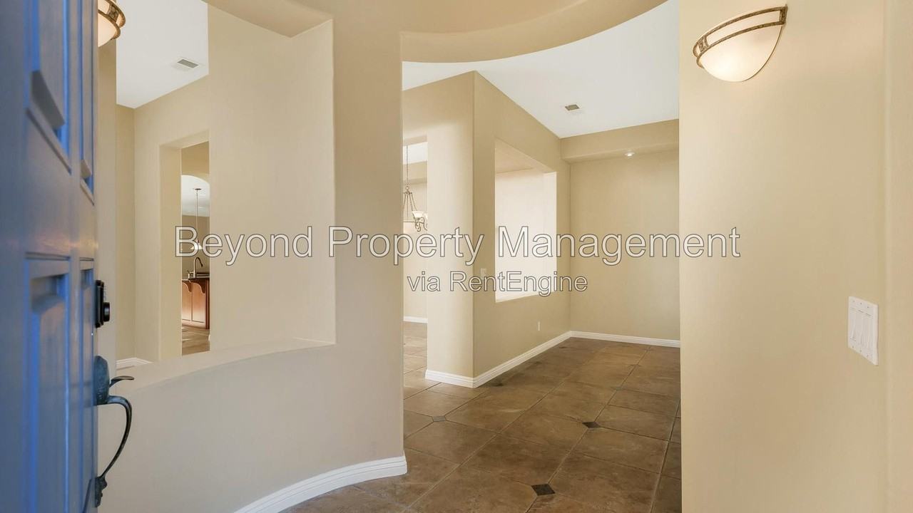 2947 Farragut Rd - Photo 5 of 27