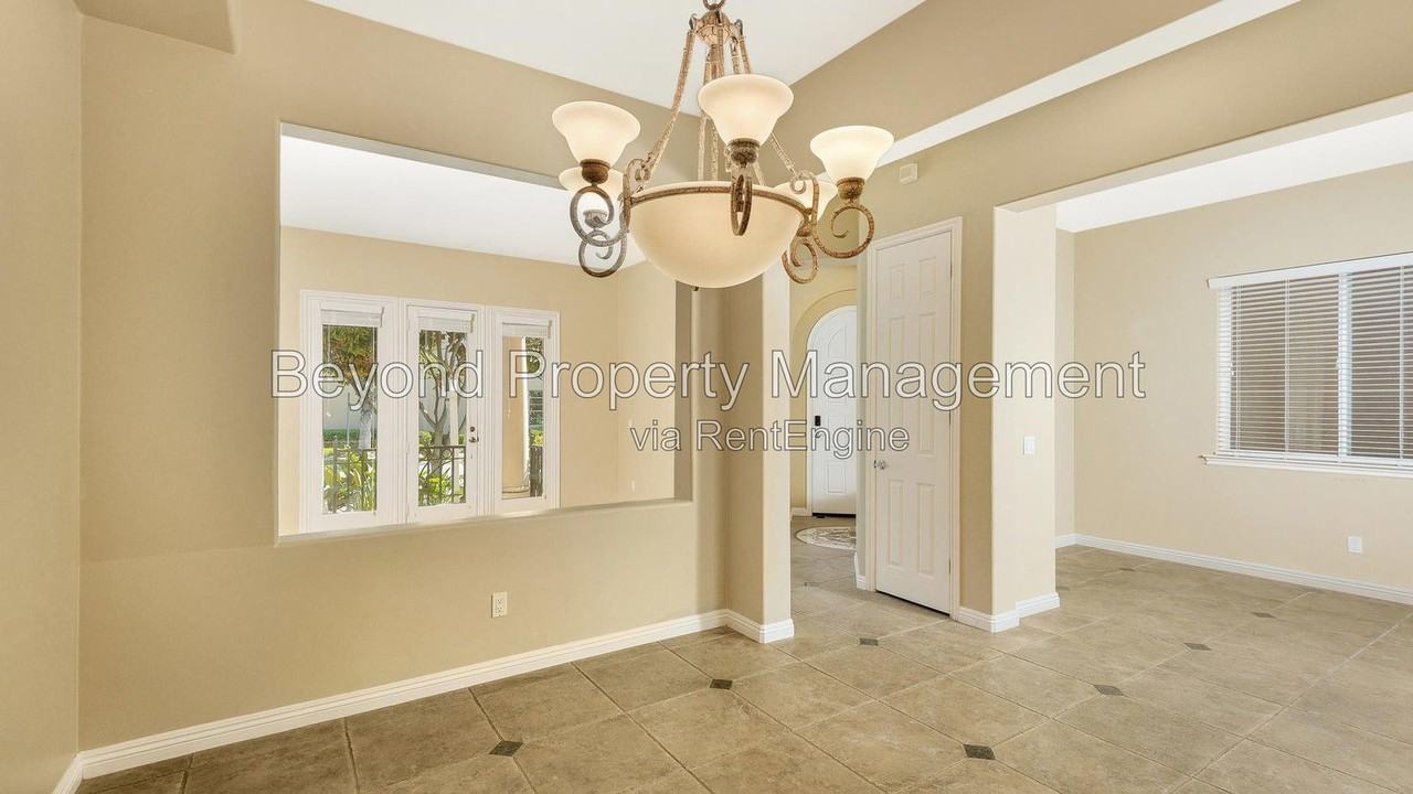 2947 Farragut Rd - Photo 7 of 27