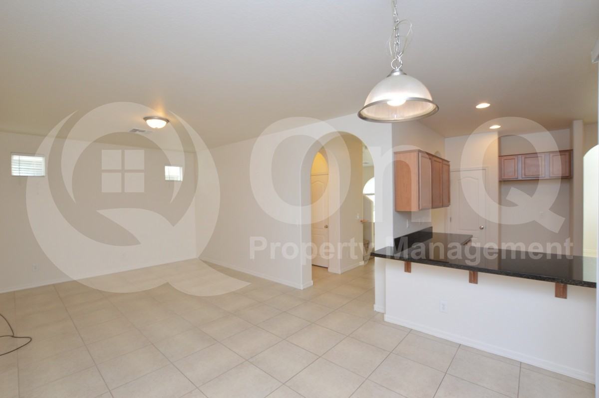 883 S Almira Ave - Photo 6 of 30