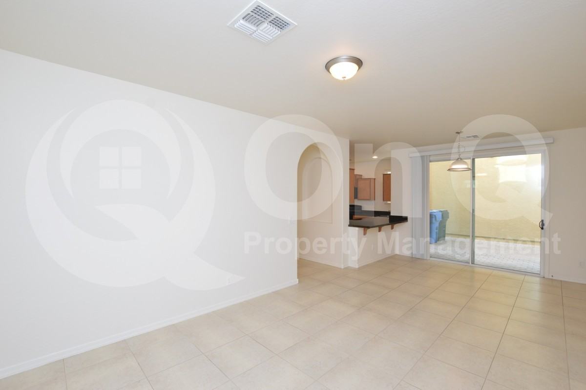 883 S Almira Ave - Photo 7 of 30
