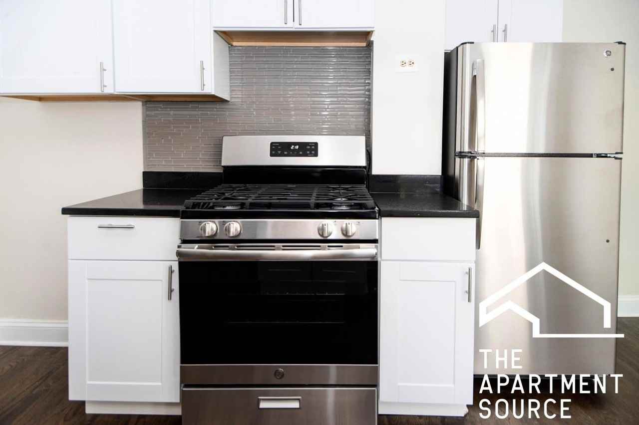 N Greenview Ave #2W - Photo 3 of 8