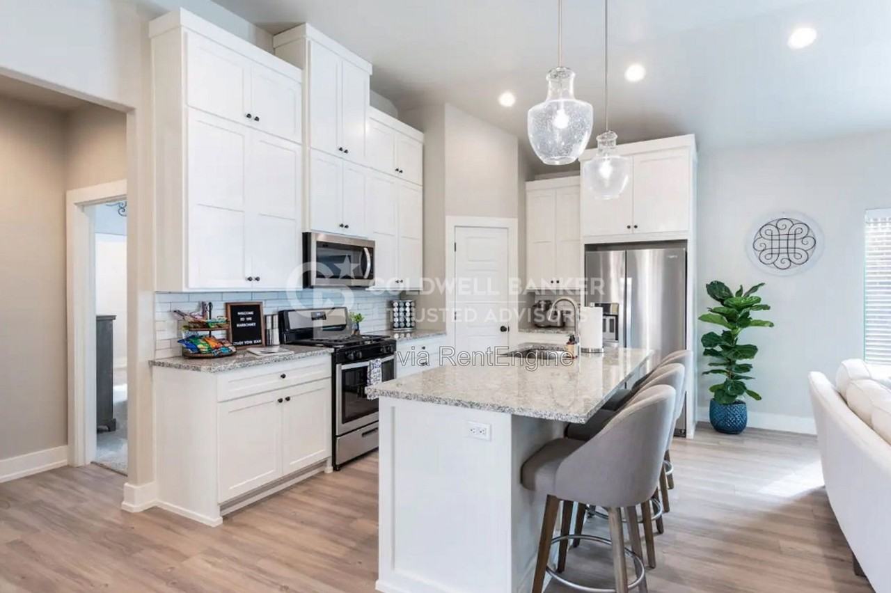 1004 N Fulton Ave - Photo 5 of 14