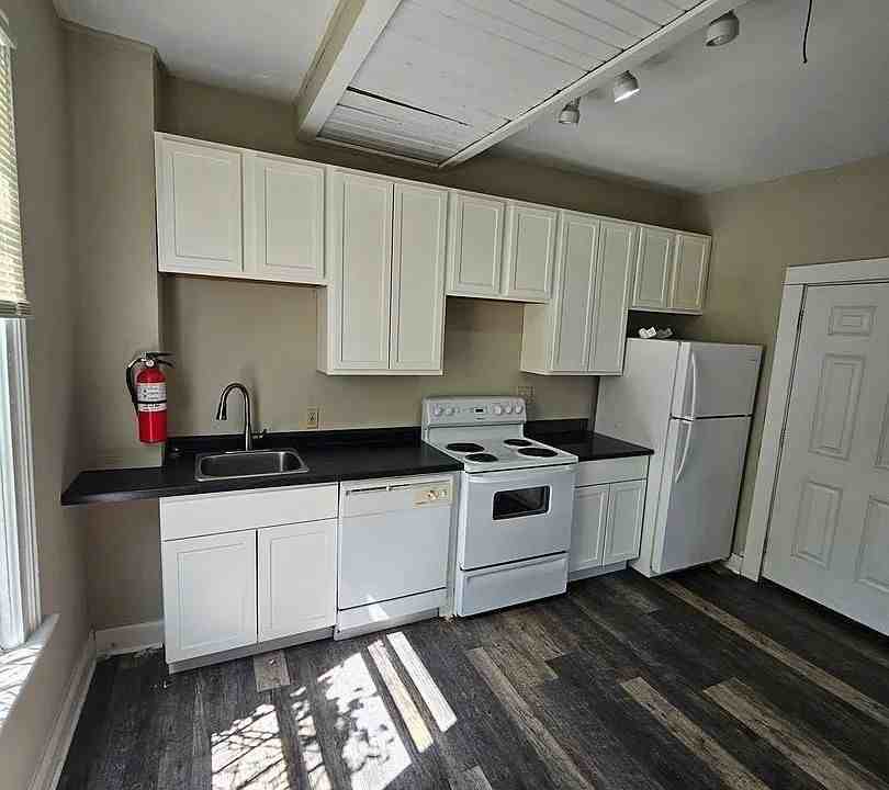 2028 W Michigan St - Photo 4 of 13