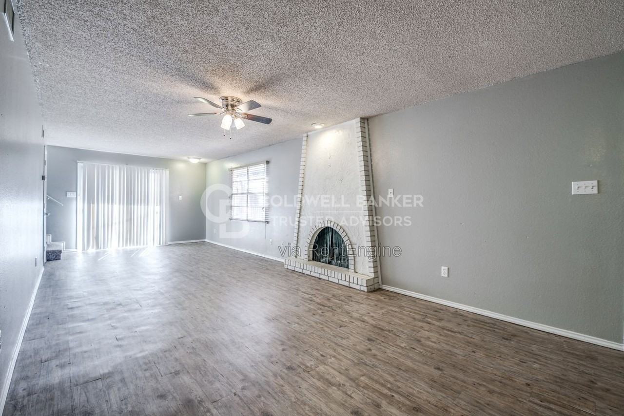 5332 Kenosha Ave - Photo 3 of 27