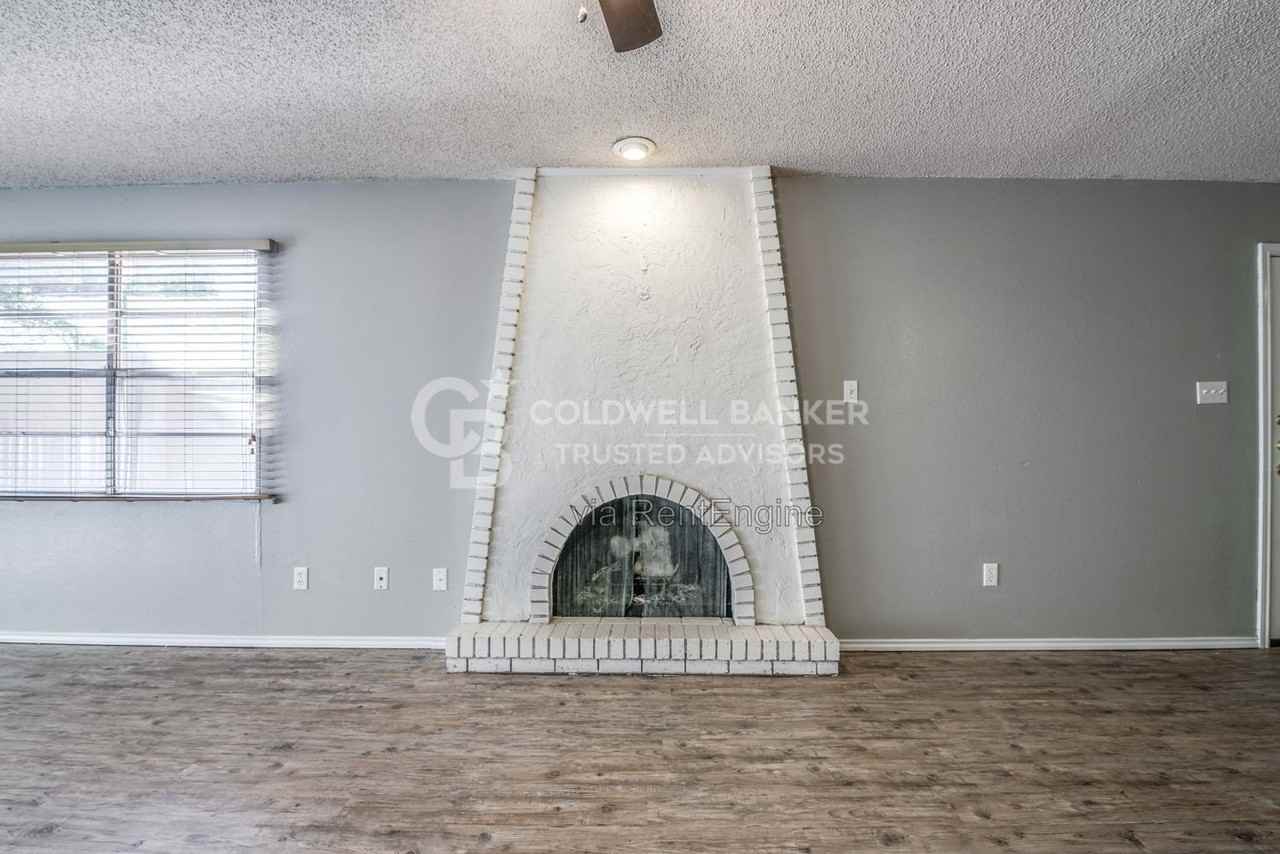 5332 Kenosha Ave - Photo 4 of 27