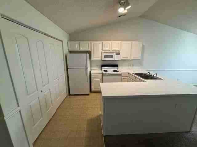 2924 Mulberry Ln - Photo 5 of 18