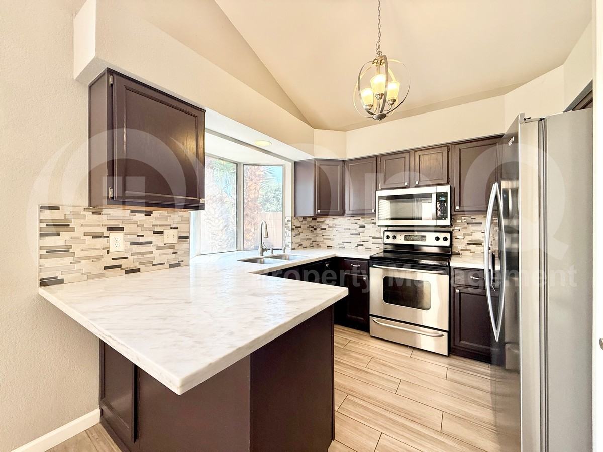 4695 W Ivanhoe St - Photo 4 of 22