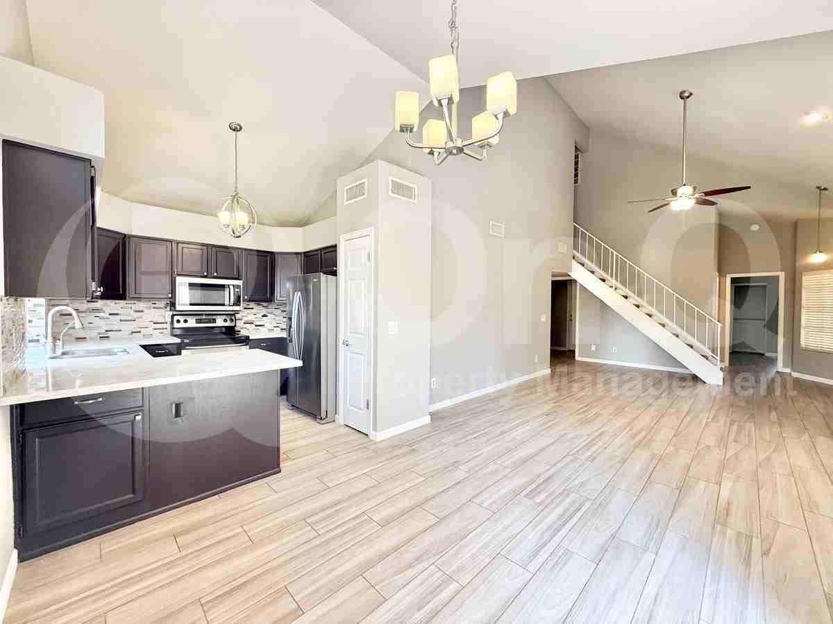 4695 W Ivanhoe St - Photo 7 of 22