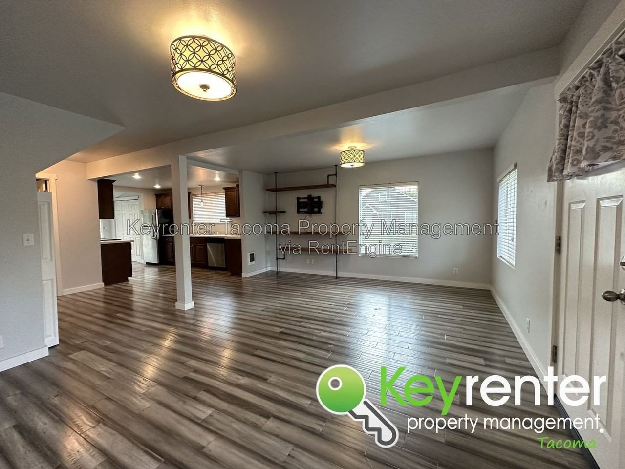 1402 E 52nd St - Photo 3 of 21