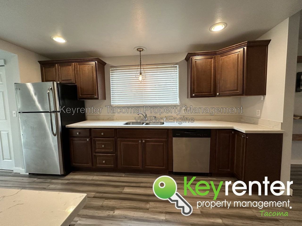1402 E 52nd St - Photo 6 of 21