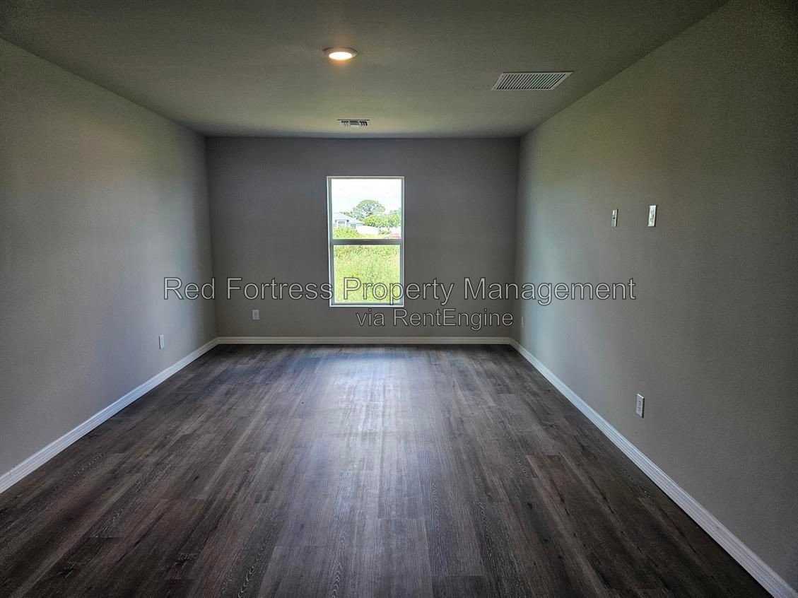 2300 Nw 9th Ave - Photo 4 of 13