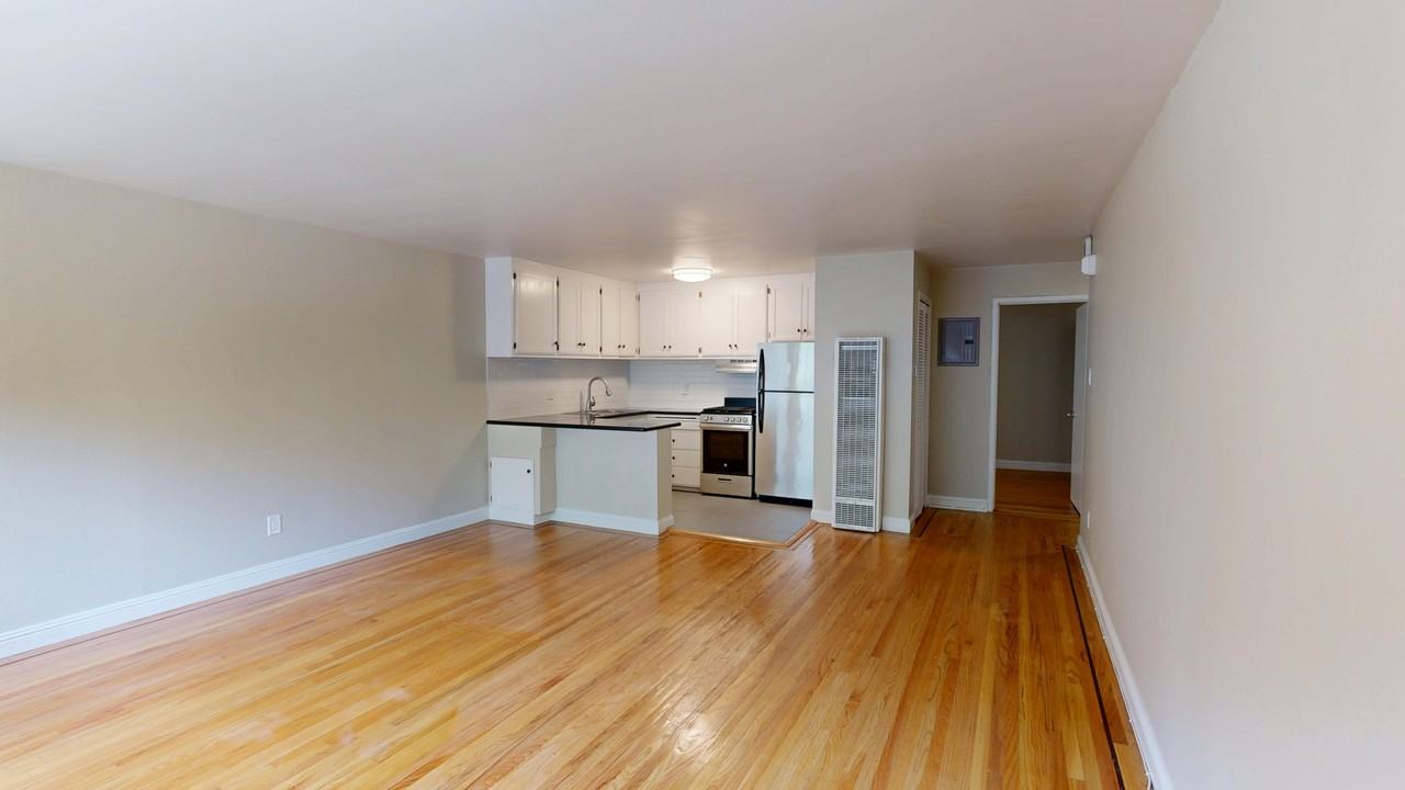 600 Oak Street - Photo 3 of 19