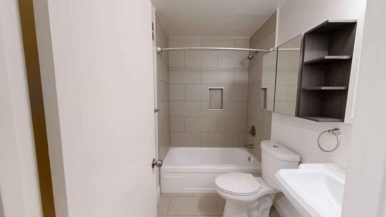 600 Oak Street - Photo 4 of 19