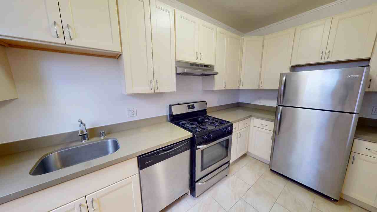 655 Stockton Street - Photo 2 of 37