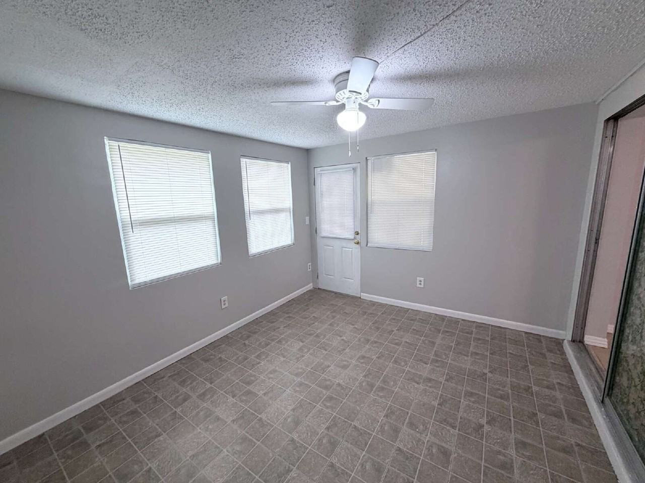 827 W Carole St - Photo 6 of 11
