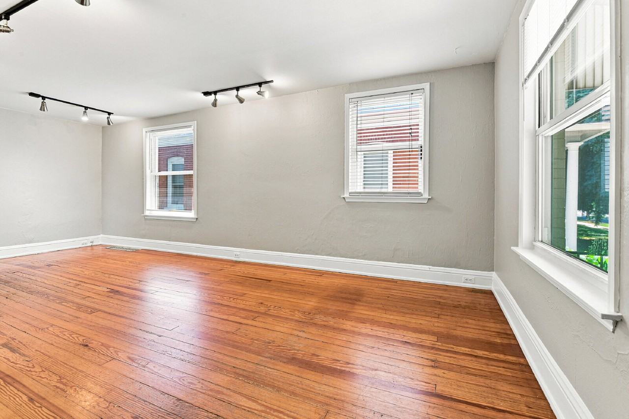 1420 S Washington St - Photo 3 of 37