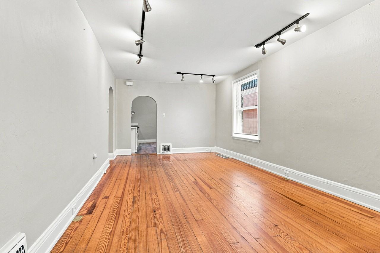 1420 S Washington St - Photo 4 of 37