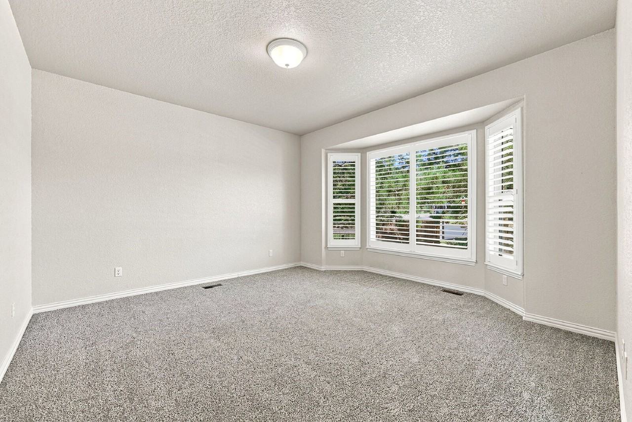 2425 Vanreen Dr - Photo 3 of 50