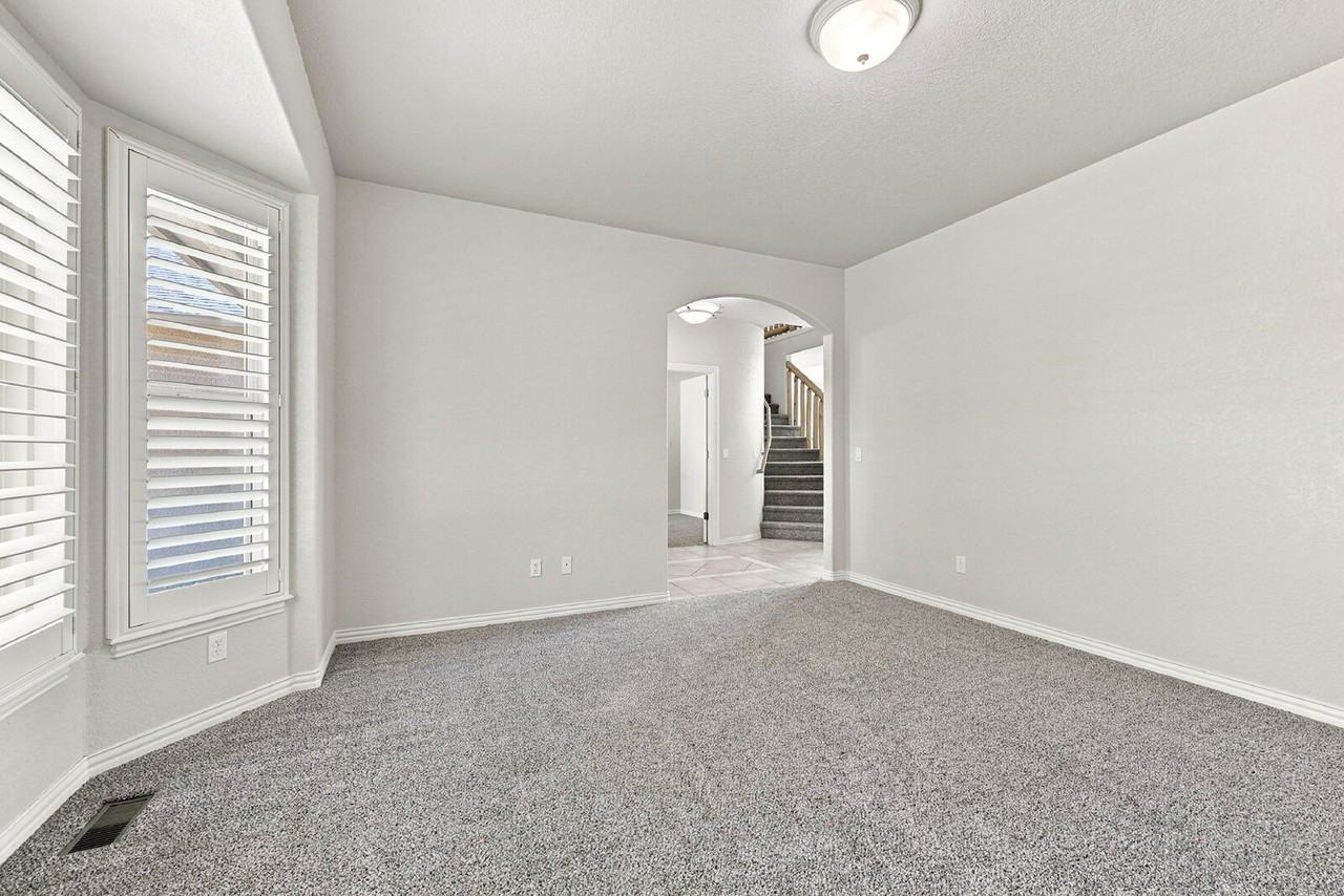 2425 Vanreen Dr - Photo 5 of 50