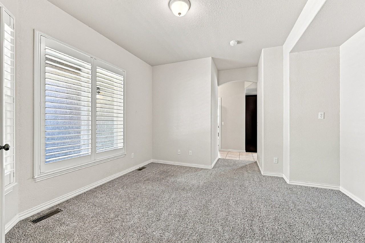 2425 Vanreen Dr - Photo 6 of 50