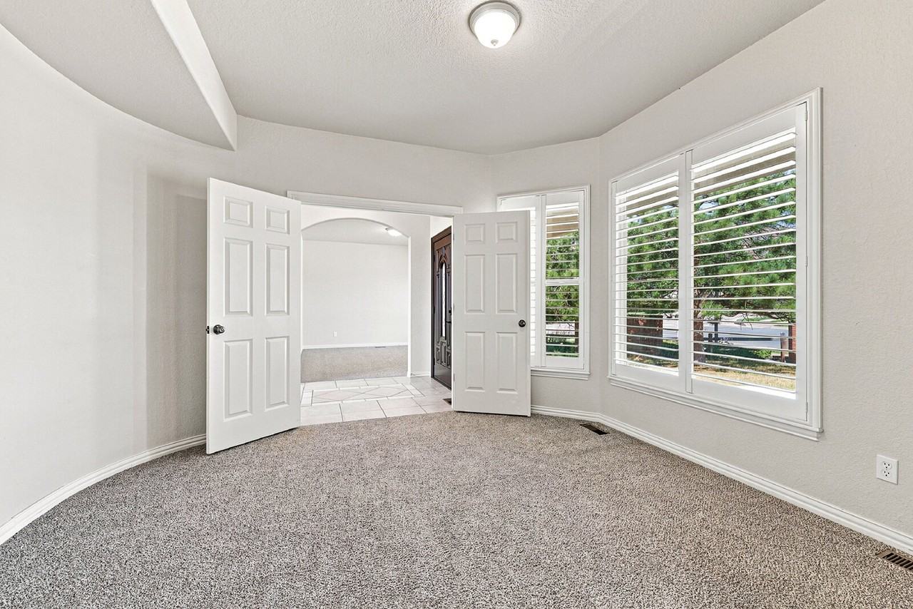 2425 Vanreen Dr - Photo 7 of 50
