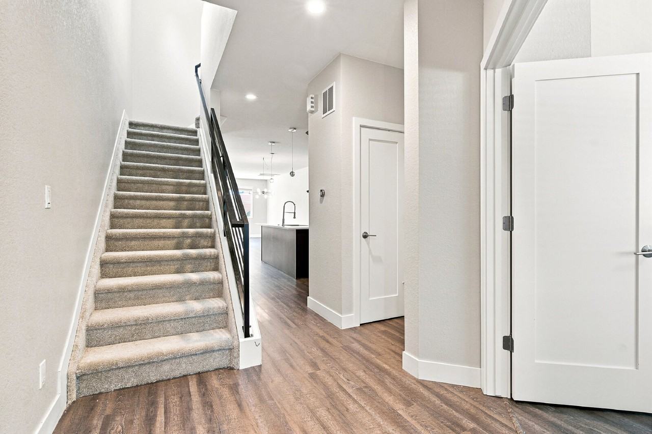 3078 S Lincoln St - Photo 4 of 48