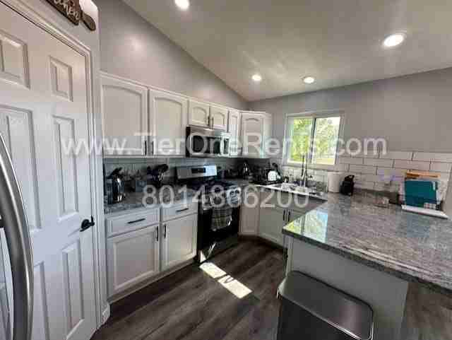 5886 S 3260 W - Photo 4 of 27