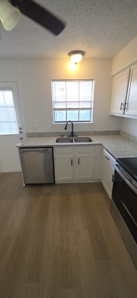 233 Vista Way - Photo 5 of 31