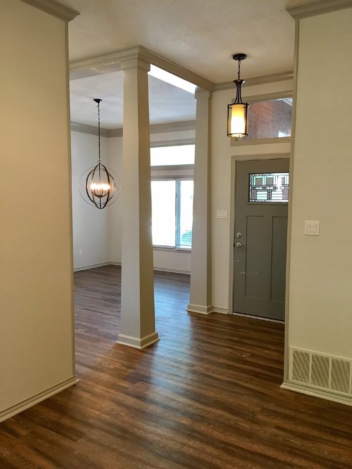 8306 Elkhart Ave - Photo 5 of 19