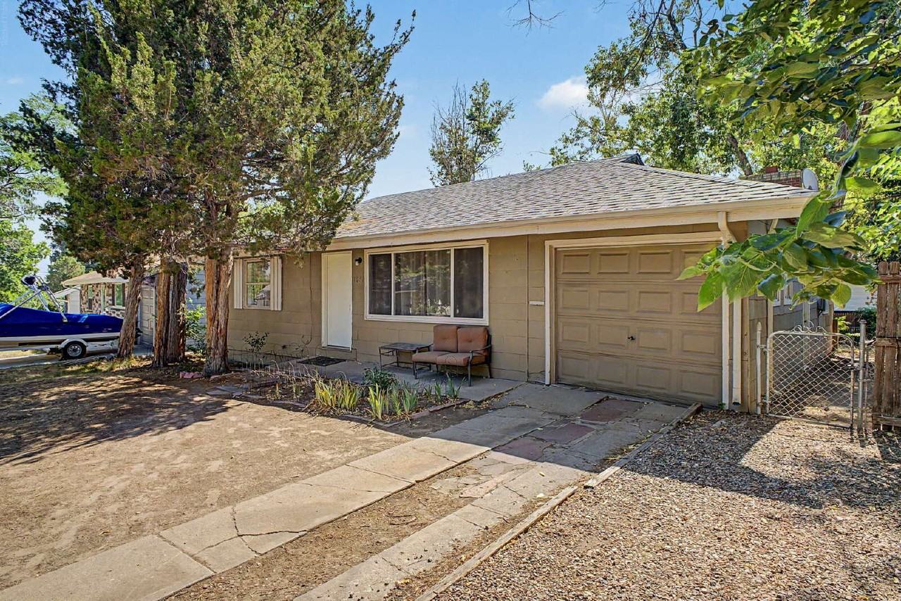 1230 S Grape St - Photo 3 of 33