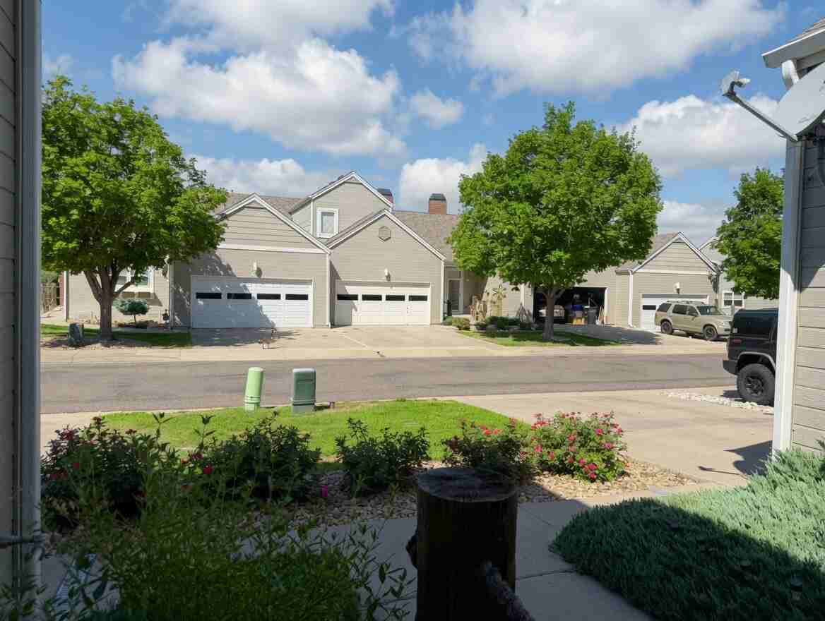 15555 E 40th Ave - Photo 3 of 37