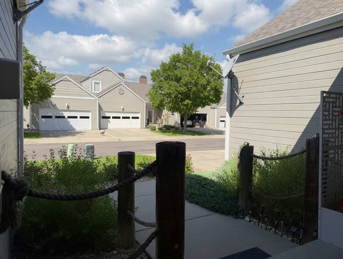 15555 E 40th Ave - Photo 4 of 37