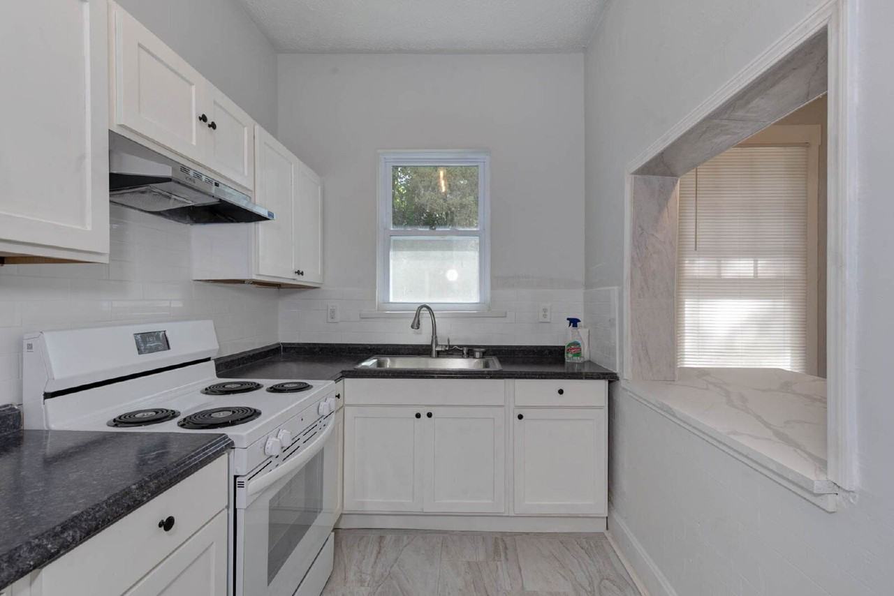 2229 10th St #C - Photo 4 of 19