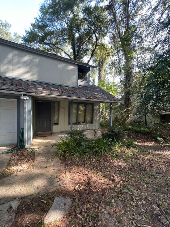 2094 Shangri La Ln - Photo 3 of 38