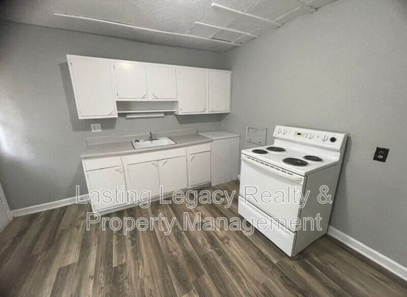 1130 Conley St Apt D - Photo 7 of 11