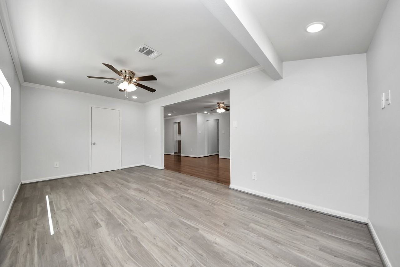 5003 Enyart St - Photo 4 of 44