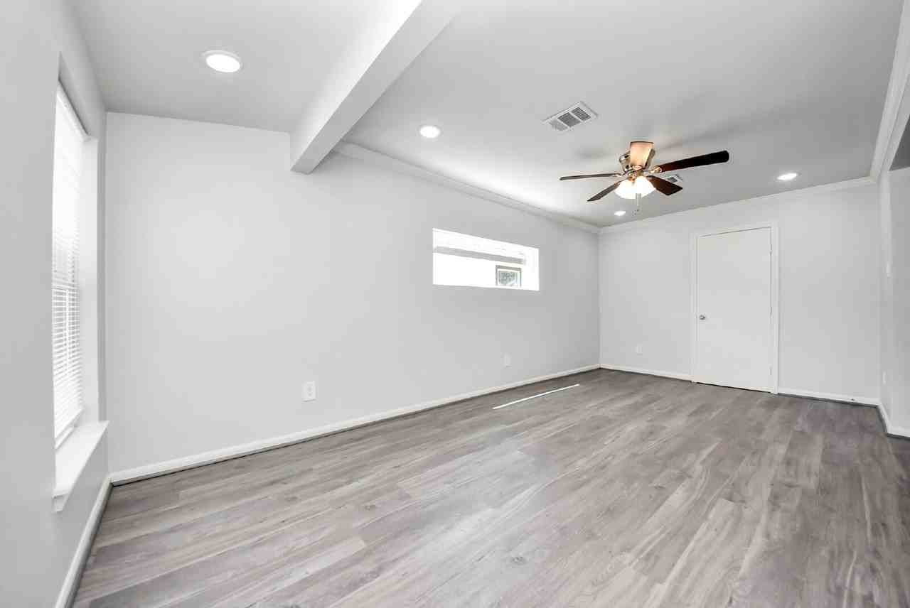 5003 Enyart St - Photo 5 of 44