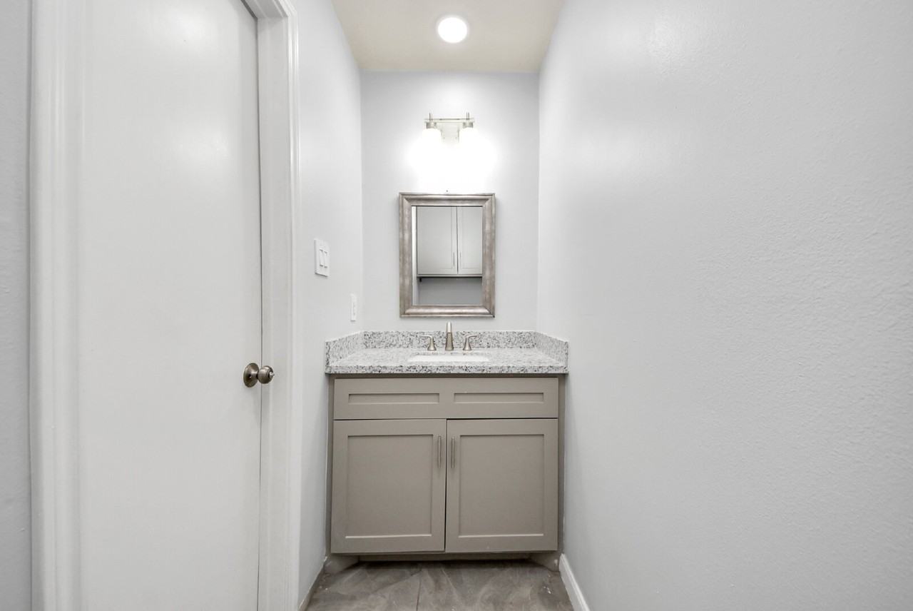 5003 Enyart St - Photo 7 of 44