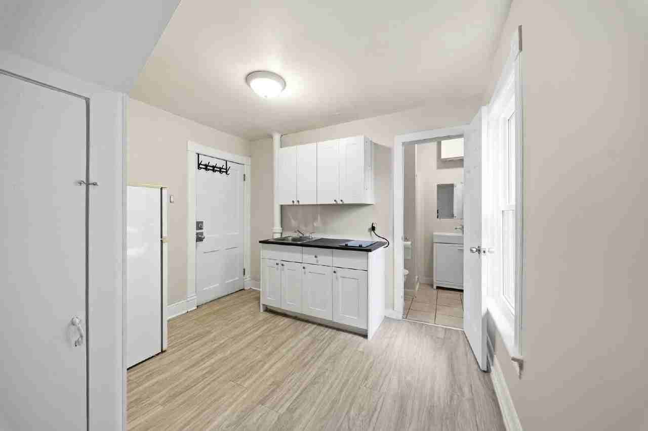 195 Albert St #3
