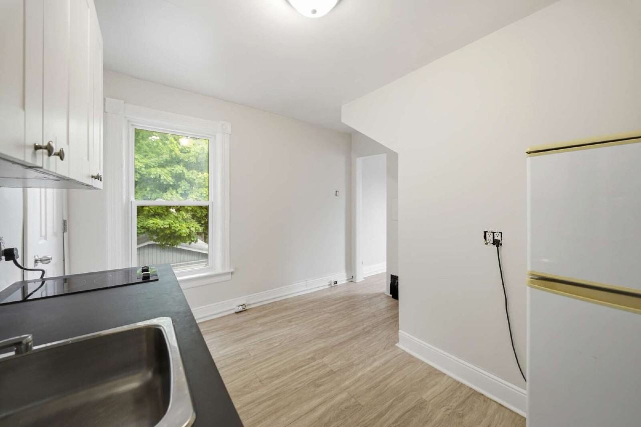 195 Albert St #3 - Photo 3 of 21