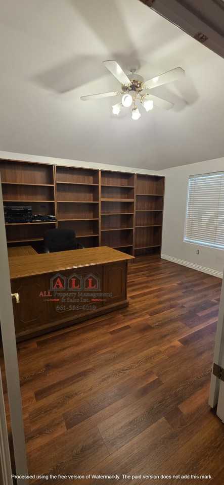 10500 Attleboro Ave - Photo 4 of 33
