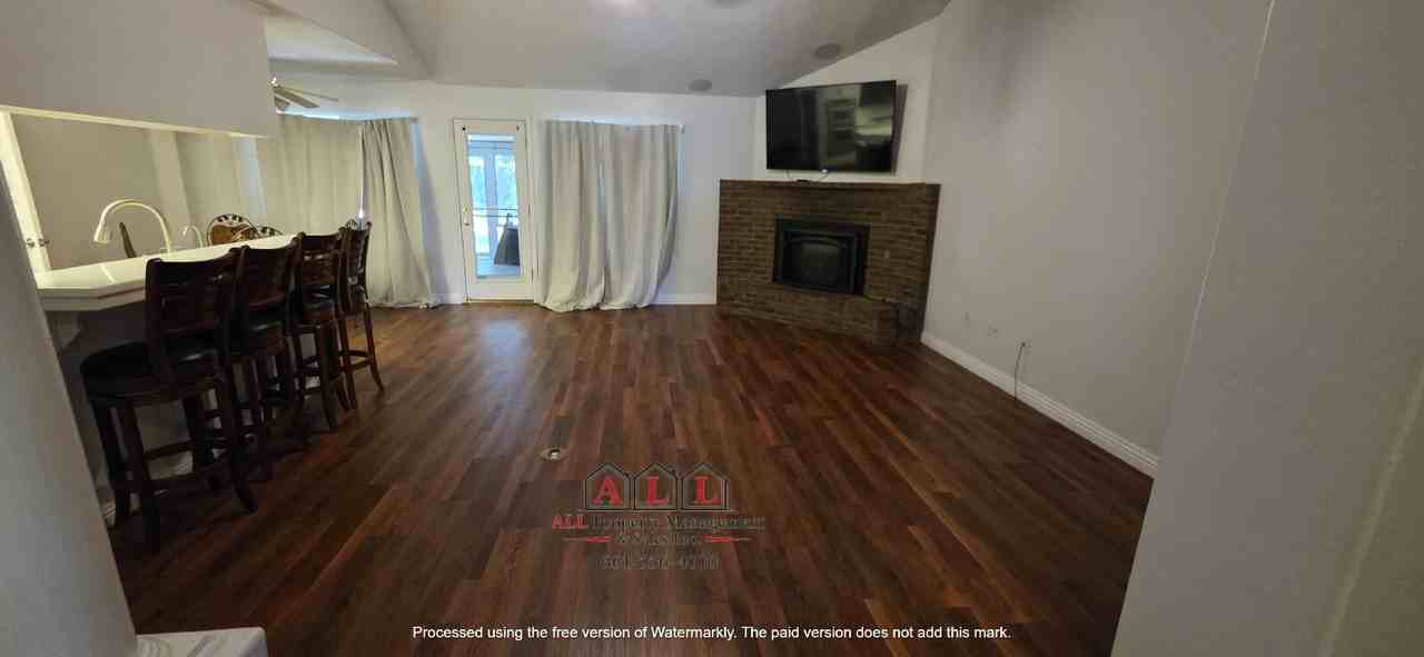 10500 Attleboro Ave - Photo 6 of 33