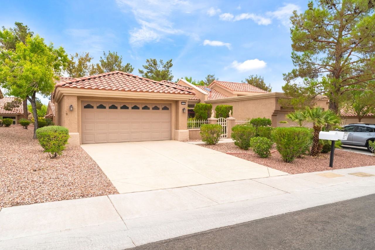 9356 Villa Ridge Dr - Photo 2 of 39